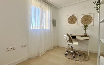 Herverkoop - Plat -
Torrevieja - Costa Blanca