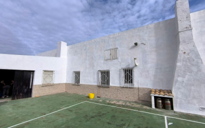 Herverkoop - Villa -
Villena - Inland