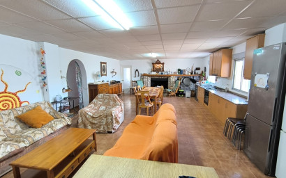 Revente - Maison de campagne -
Yecla - Inland