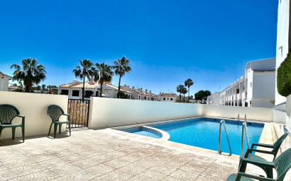 Revente - Maison mitoyenne -
La Zenia
