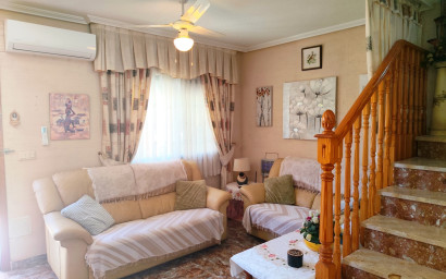 Revente - Maison mitoyenne -
La Zenia