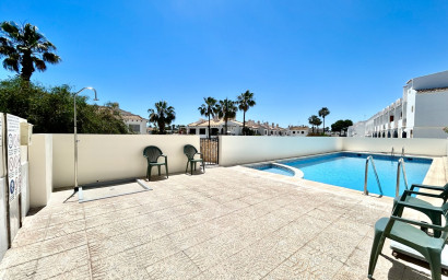 Revente - Maison mitoyenne -
La Zenia