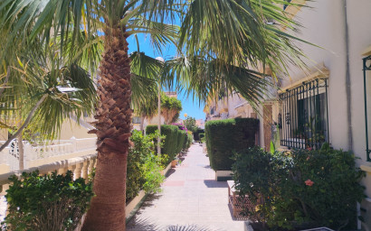 Revente - Maison mitoyenne -
La Zenia
