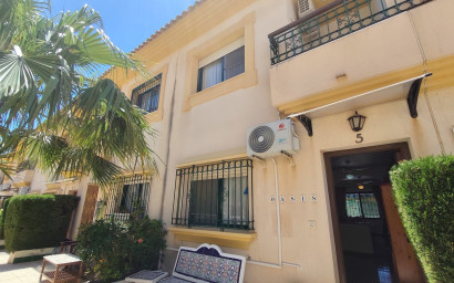 Revente - Maison mitoyenne -
La Zenia