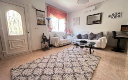Resale - Townhouse -
Villamartín