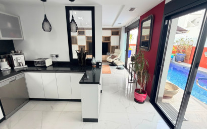 Revente - Villa -
Los Montesinos - La Herrada