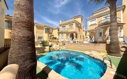 Revente - Villa -
Orihuela Costa - Villamartín