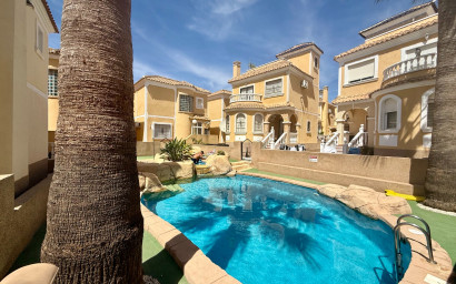 Revente - Villa -
Orihuela Costa - Villamartín