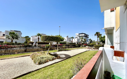Resale - Apartment -
Villamartín