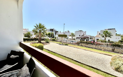 Resale - Apartment -
Villamartín