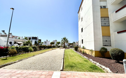 Resale - Apartment -
Villamartín