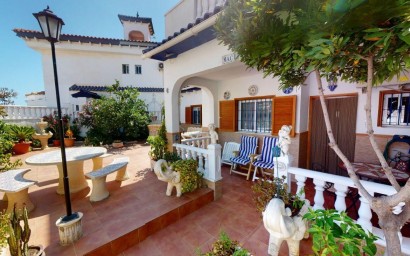 Resale - terraced house -
La Mata