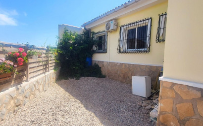 Resale - Villa -
Canada De La Lena