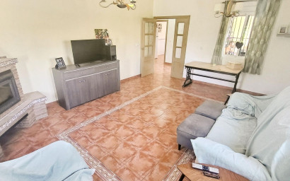 Resale - Villa -
Canada De La Lena