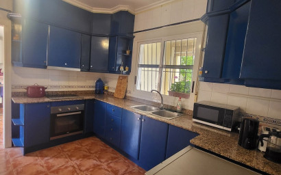 Resale - Villa -
Canada De La Lena