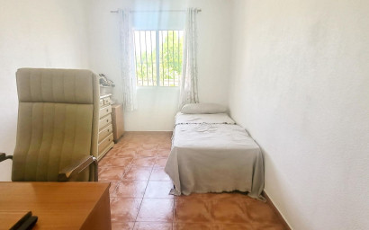 Resale - Villa -
Canada De La Lena