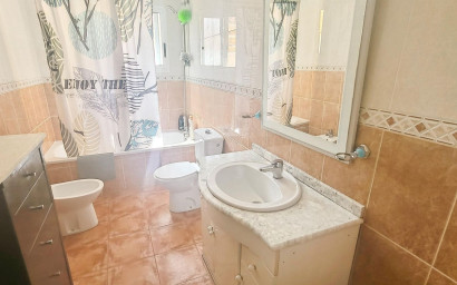 Resale - Villa -
Canada De La Lena