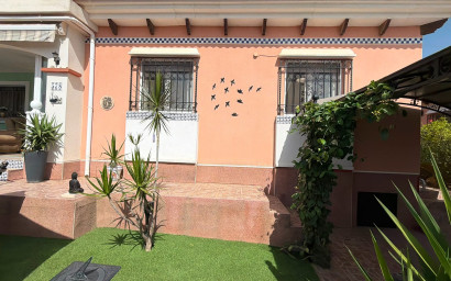 Revente - Villa -
Los Montesinos - La Herrada