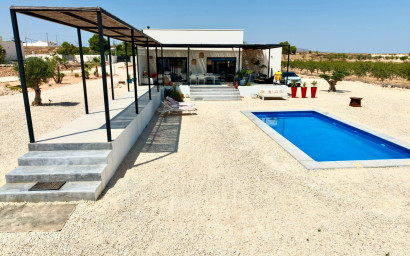 Herverkoop - Villa -
Pinoso