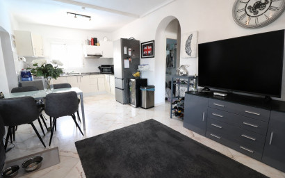 Herverkoop - Villa -
Orihuela Costa - Villamartin