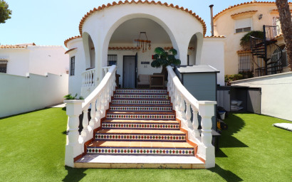 Herverkoop - Villa -
Orihuela Costa - Villamartin