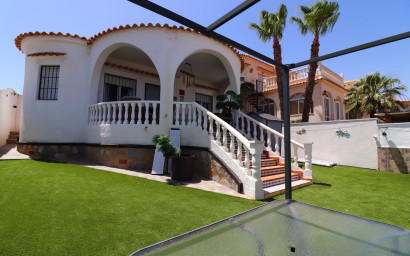 Herverkoop - Villa -
Orihuela Costa - Villamartin