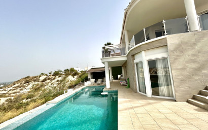 Resale - Villa -
Ciudad Quesada