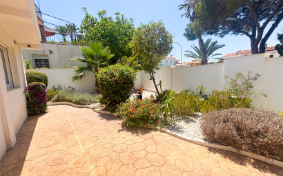 Resale - Villa -
Dehesa de Campoamor