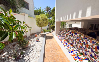 Resale - Villa -
Dehesa de Campoamor
