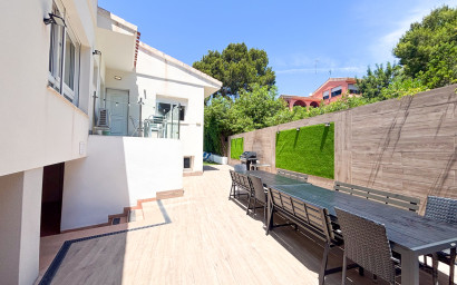 Resale - Villa -
Dehesa de Campoamor