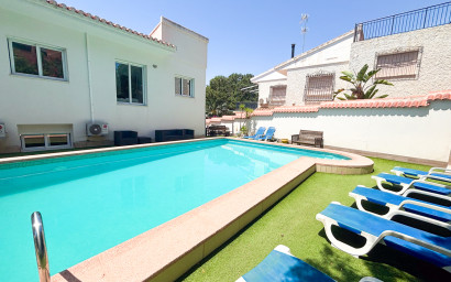 Resale - Villa -
Dehesa de Campoamor