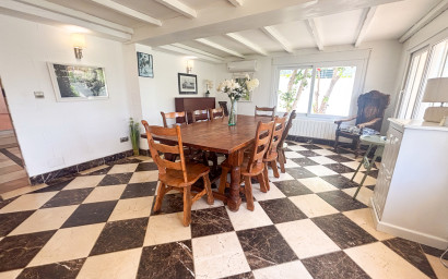 Resale - Villa -
Dehesa de Campoamor