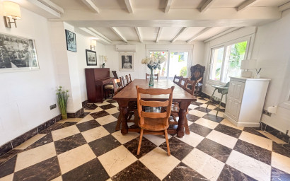 Resale - Villa -
Dehesa de Campoamor