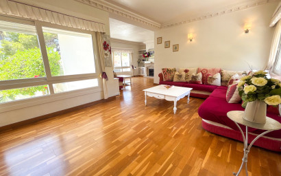 Resale - Villa -
Dehesa de Campoamor