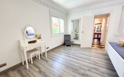Resale - Villa -
Dehesa de Campoamor
