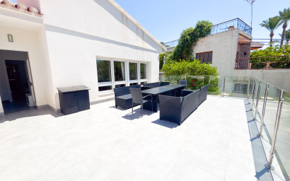 Resale - Villa -
Dehesa de Campoamor