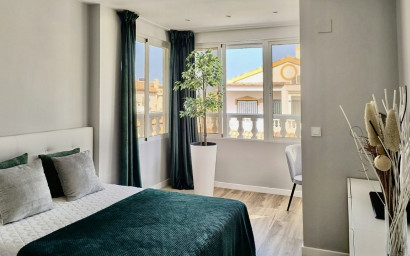 Herverkoop - Herenhuis -
Torrevieja - Los Altos