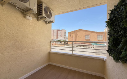 Herverkoop - Plat -
Torrevieja - Nueva Torrevieja