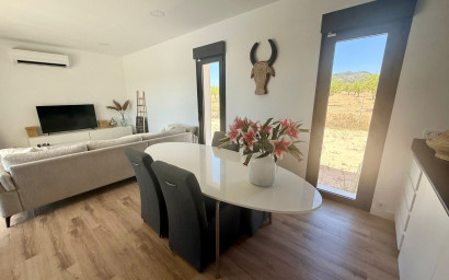Revente - Villa -
Pinoso - Inland