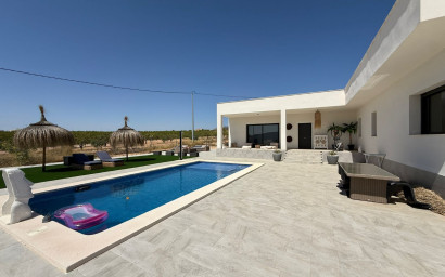 Revente - Villa -
Pinoso - Inland