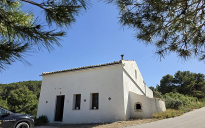Herverkoop - Landhuis -
Villena - Inland