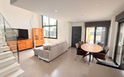 Revente - Villa -
Ciudad Quesada - Pueblo Bravo