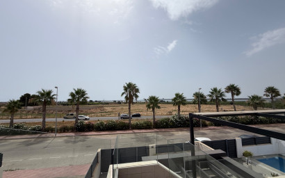 Revente - Villa -
Ciudad Quesada - Pueblo Bravo