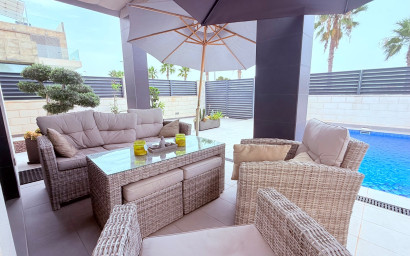 Revente - Villa -
Ciudad Quesada - Pueblo Bravo