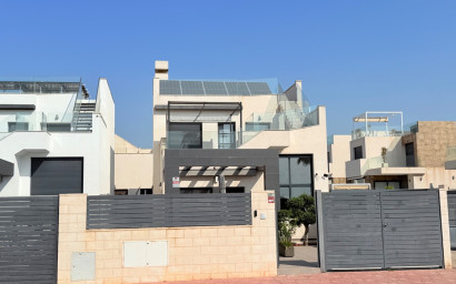 Revente - Villa -
Ciudad Quesada - Pueblo Bravo