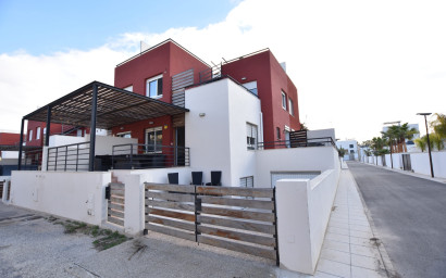 Herverkoop - Villa -
Algorfa