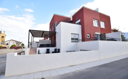 Herverkoop - Villa -
Algorfa