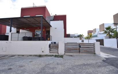Herverkoop - Villa -
Algorfa