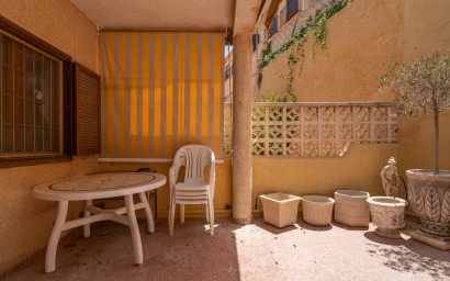 Herverkoop - Herenhuis -
Torrevieja - Cabo Cervera