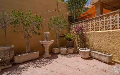 Herverkoop - Herenhuis -
Torrevieja - Cabo Cervera